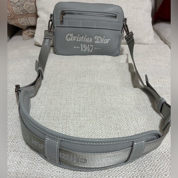 Dior by Birkenstock Christian Dior EUC 1947
Signature Safari Messenger Bag - Picture 4 of 16